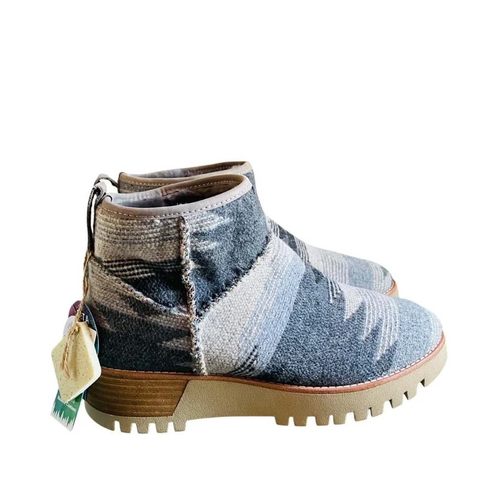Bionica NWT Candia Shearling Boots in Grey Pattern 8.5